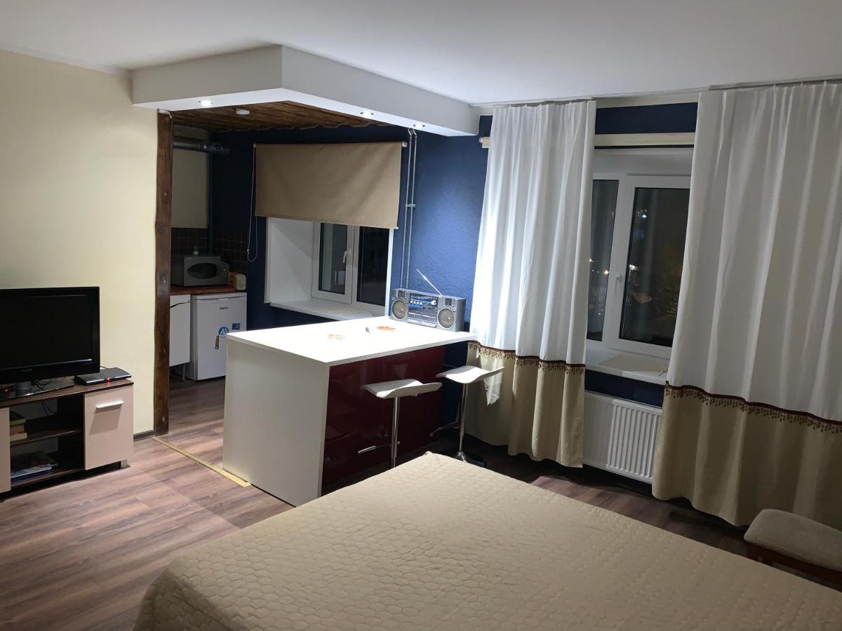 Riia 10, 2-Bedroom Apartment - 2 Big Beds 1 Extra Bed-Parking Free Tartu Eksteriør billede